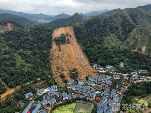 开云体育对滑坡体现场进行勘测侦测-开云集团「中国」Kaiyun·官方网站